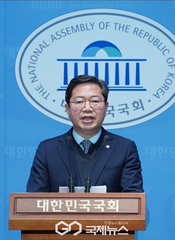 사진= 14일 김승원 의원이 국회 소통관에서 지자회견을 열고검찰의 기소유예 결정에 반발, '검찰의 정치적 결정을 바로잡겠다며, 헌법재판소에 헌법소원 청구 계획' 밝혀/고정화기자