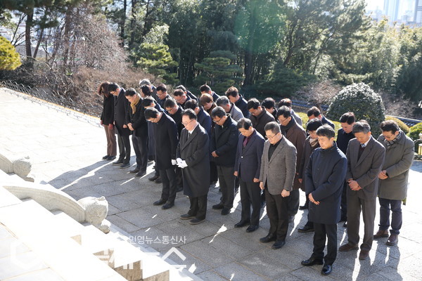 충렬사 호국영령 참배 모습/제공=부산환경공단