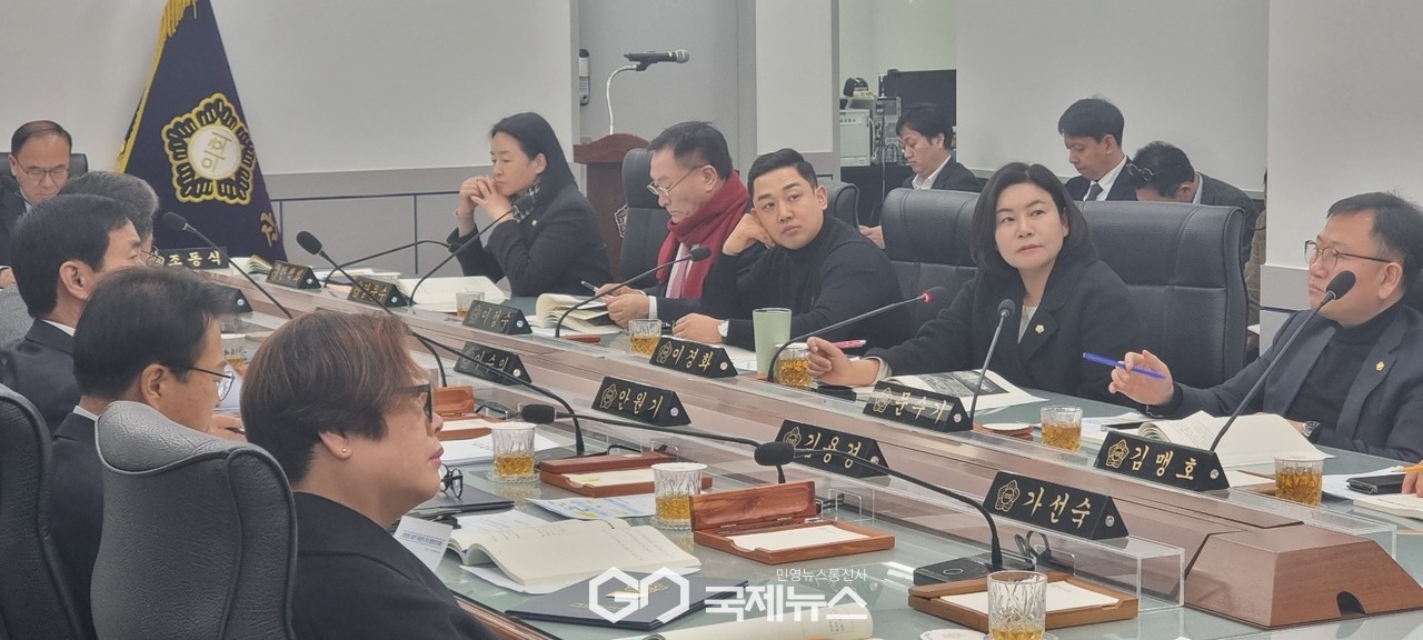 충남 서산시의회가 18일 의원 정책간담회를 개최하고 있다(사진/백승일 기자)