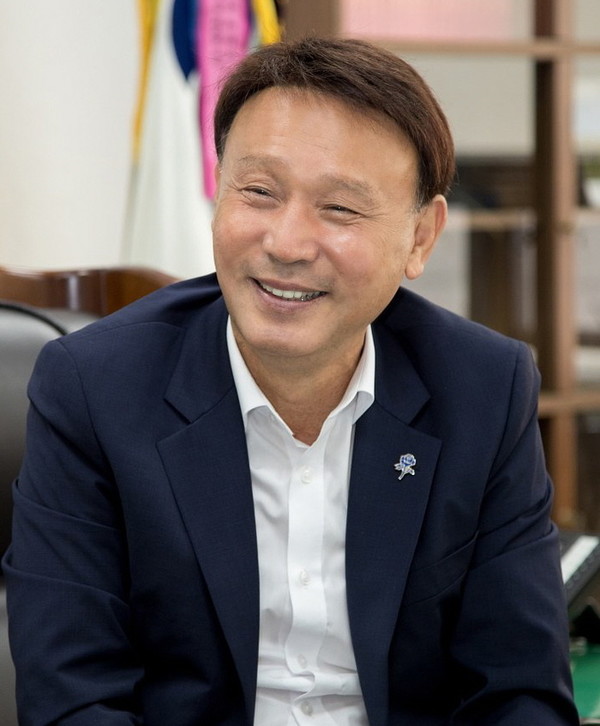 강임준 군산시장이 시민과의 소통을 최우선으로 삼고 실질적인 변화를 이끌어내면서 강 시장의 행정이 군산 시민들의 신뢰와 사랑을 받고 있다.  /사진=국제뉴스 전북취재본부 DB