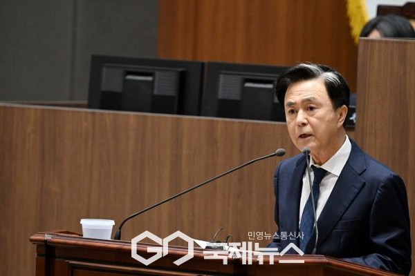 김 지사가 도의회 본회의장에서 열린 제357회 임시회 제2차 본회의 인사말을 하고 있다/충남도청 제공