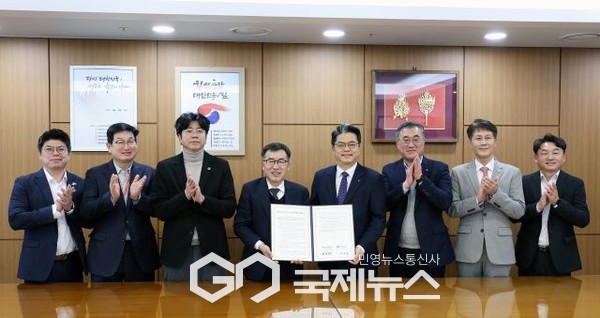 충남도가 과도한 배달 중개수수료로 경영 부담이 늘고 있는 지역 소상공인의 부담 완화를 위해 시중은행과 손을 맞잡았다/충남도청 제공