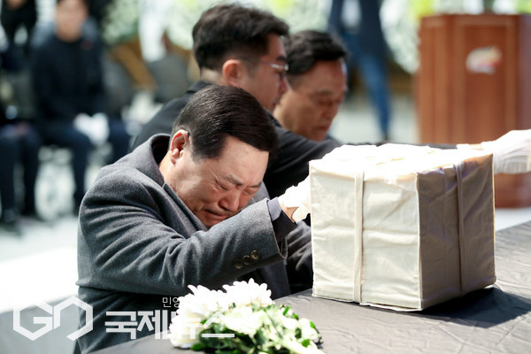 4･3희생자 발굴유해 2구가 70여 년 만에 가족의 품으로 돌아왔다. 신원이 확인돼 가족을 찾은 희생자는 예비검속 희생자 김희숙님과 9연대 군인 희생자 강정호님이다.[사진=제주도청]