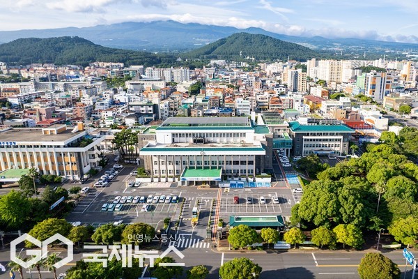 제주도는 제주권역 12개 항만 및 국가어항 개발사업 추진을 위해 2025년에 708억 원을 투입되는 가운데   ‘제주외항 2단계(잡화부두) 개발공사’와 ‘서귀포항 재정비공사’를 신규 착공한다. [사진=제주도]