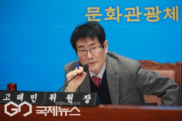 제주도의회 문화체육관광위원회(위원장 고태민)은 26일 열린 제435회 임시회 행정시 업무보고에서 2025 제주들불축제의 ‘불놓기’ 계획 변경과 관련해 정책 일관성 부족 및 행정 신뢰 문제를 강하게 지적했다. [사진=제주도의회]