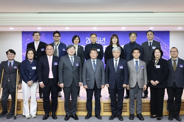 (사진제공=소진공) 소진공, 14개 지역대학과 ‘2025년 로컬콘텐츠 중점대학 업무협약’