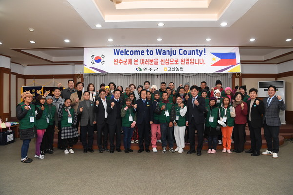 “일손 걱정 덜어요” 완주군 외국인 계절근로자 환영식(사진=완주군 제공)