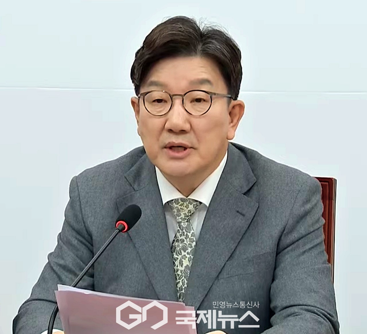 ▲권성동 국민의힘 원내대표는 6일 오전 국회에서 열린 비상대책위원회의 모두발언에서 한덕수 대통령 권한대행 탄핵에 대해 헌법재판소가 또다시 이해할 수 없는 꼼수를 썼다고 비난하고 있다./사진=이용우 기자