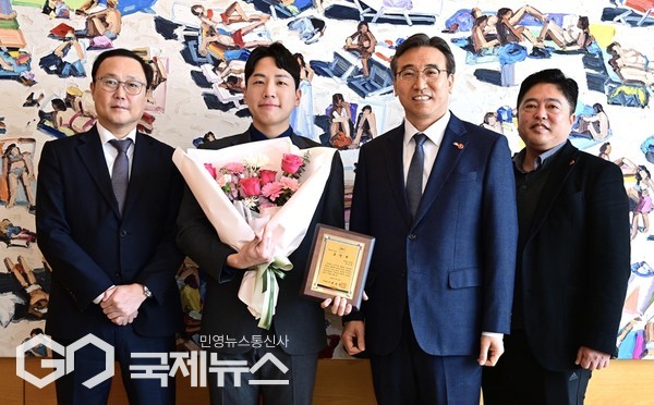 오순문 서귀포시장은 지난 2일  제주 소재 식당에서 한 갑자기 의식을 잃고 쓰러진 남성을 즉시 심폐소생술을 실시하는 등 신속한 대응으로 소중한 목숨을 구한 장순하씨에게 표창을 수여했다.