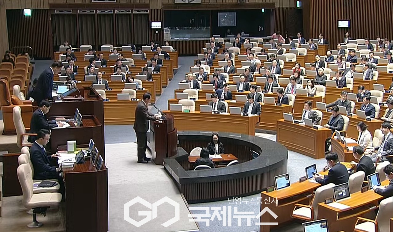 ▲김석기 국회 외교통일위원장이 13일 오후 국회 본회의에서 한민동맹 지지결의안에 대해 제안설명하고 있다./사진=이용우 기자