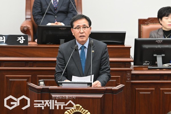 제주도의회 강동우 교육의원(제주시 동부)은 18일 오후 2시 열린 제436회 임시회 제1차 본회의에서 5분 발언을 통해 내년 일몰되는 교육의원 제도와 관련해 "시간이 촉박하다"며 "교육자치 위상 강화와 발전을 위해서는 모두의 노력과 지혜가 필요하다"고 강조했다.[사진=제주도의회]