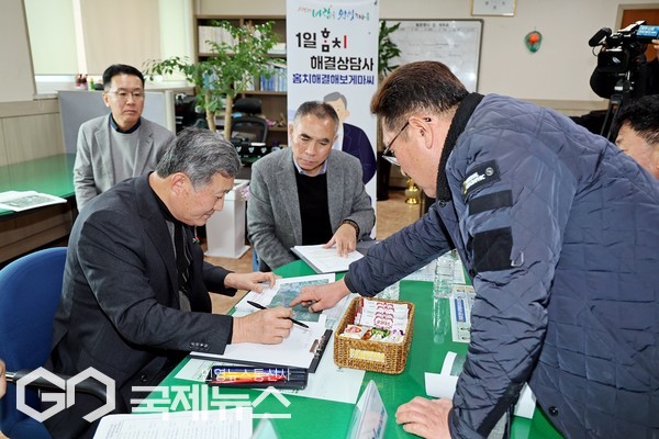 제주시는 최근 지역의 민생 현장을 직접 찾아가 주민들의 목소리를 청취하는 '신바람 민생안정 읍면동 소통의 날' 읍면 일정을 마무리했다.[사진=제주시]