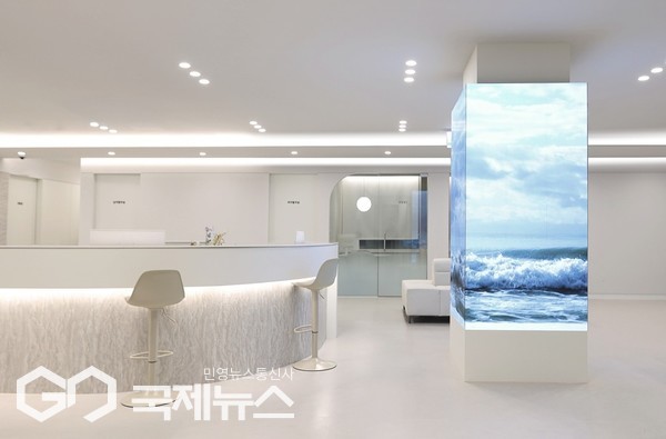 속편한드림내과는 이번 확장 개원을 통해  기존 검진센터에서 자주 지적되는 문제점인 검진 후 발견된 질병에 대한 적극적인 치료와 관리의 부재를 개선하기 위해 원스텝 진료 시스템을 구축했다. 사진은 속편한드림내과 병원 내부 전경.[사진=속편한드림내과 의원]