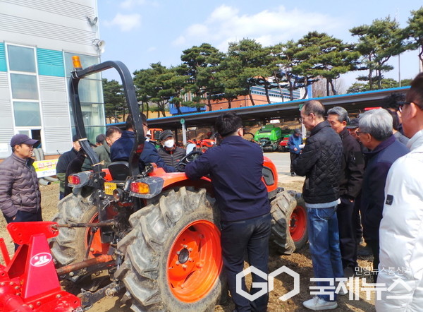 농업기계 현장 실무교육 모습.(제공=증평군청)