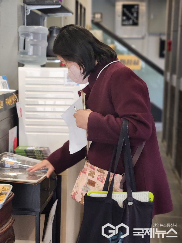 성남지역 내 음식점 원산지 표시 점검 중(자료사진)(사진=성남시)