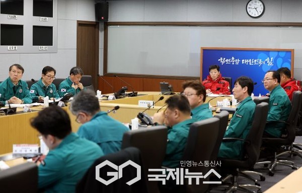 시군과 긴급 회의 산불 감시·대응 상황 점검/충남도청 제공