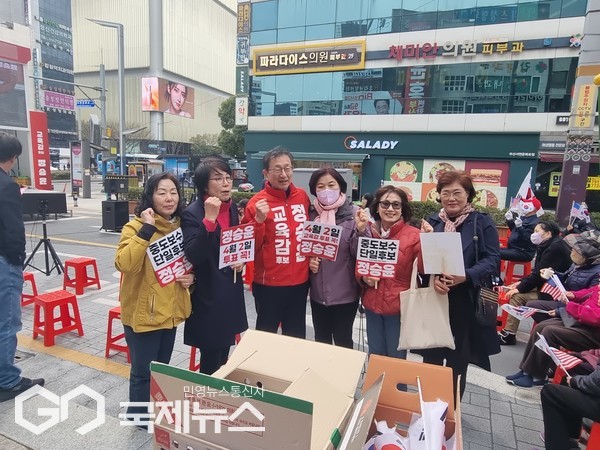 정승윤 후보가 마지막 주말 집중유세를 서면에서 펼쳤다/제공=정승윤 교육감 후보 캠프