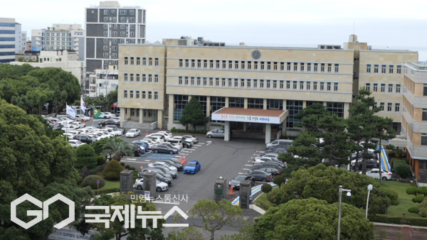 제주도교육청(교육감 김광수)은 31일 이주배경학생의 학교적응과 학교 공동체의 다문화 감수성 향상을 위한 ‘2025학년도 다문화교육 시행계획’을 적극 추진해 나가기로 했다.[사진=제주도교육청 전경]