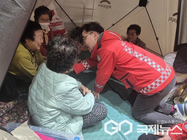 대피소 방문 주민격려 사진/하동군