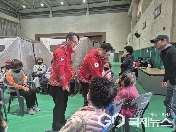 대피소 방문 주민격려 사진/하동군