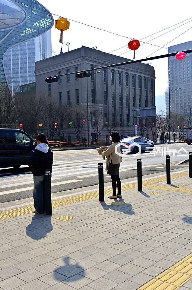 불기2569 부처님오신날(5월 5일) 앞두고 도심 오색연등 걸려 (사진=안희영 기자)