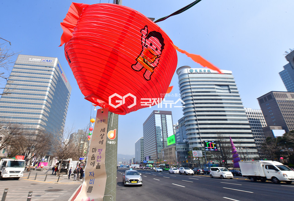 불기2569 부처님오신날(5월 5일) 앞두고 도심 오색연등 걸려 (사진=안희영 기자)