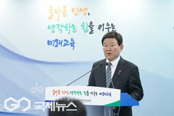 제주도교육청이 2025년 첫 추경예산안을 본 예산보다 353억원을 증액해 편성하고 이와 관련 1일 오전 제주도교육청 기자실에서 기자회견을 열고 추경 집행 방향에 대해 설명했다.[사진=제주도교육청]