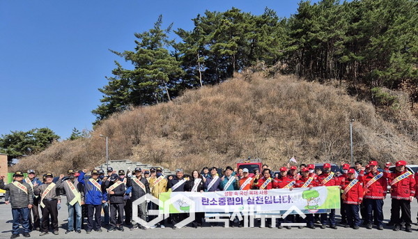 영주시는 지난 2일 평은면 일원에서 국산 목재이용 캠페인을 펼쳤다