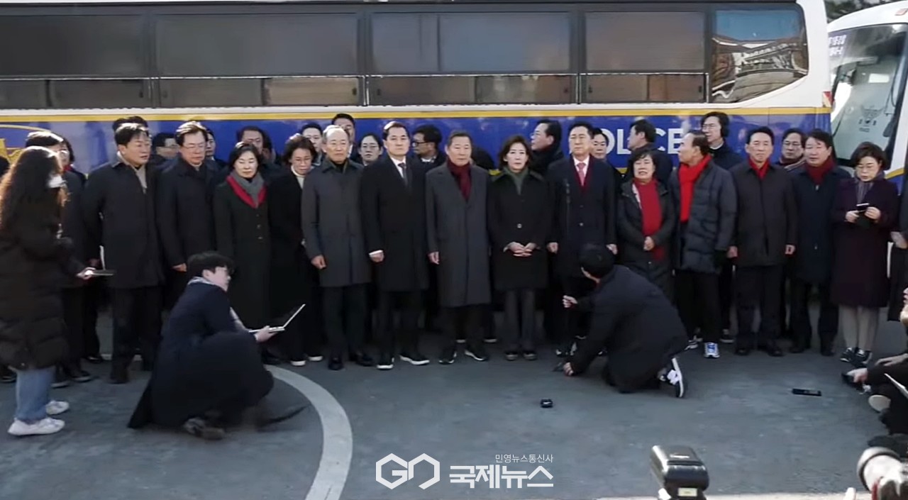 ▲지난 2월 17일 국민의힘 의원들 헌법재판소 항의 방문/국제뉴스DB