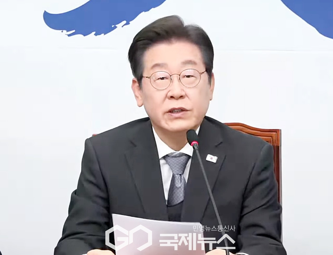 ▲이재명 더불어민주당 대표는 4일 오전 국회에서 윤석열 전 대통령 탄핵에 대해 입장을 밝히고 있다./사진=원명국 기자