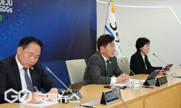 오영훈 제주도지사는 4일 오전 도청 한라홀에서 열린 주간 혁신성장회의에서 “이번 주를 기점으로 관광객 증가세로 전환될 것으로 전망되지만, 이를 뒷받침할 정책이 제대로 실행되지 않으면 실현되기 어렵다”며 정책 추진의 적시성을 강조했다.[사진=제주도]