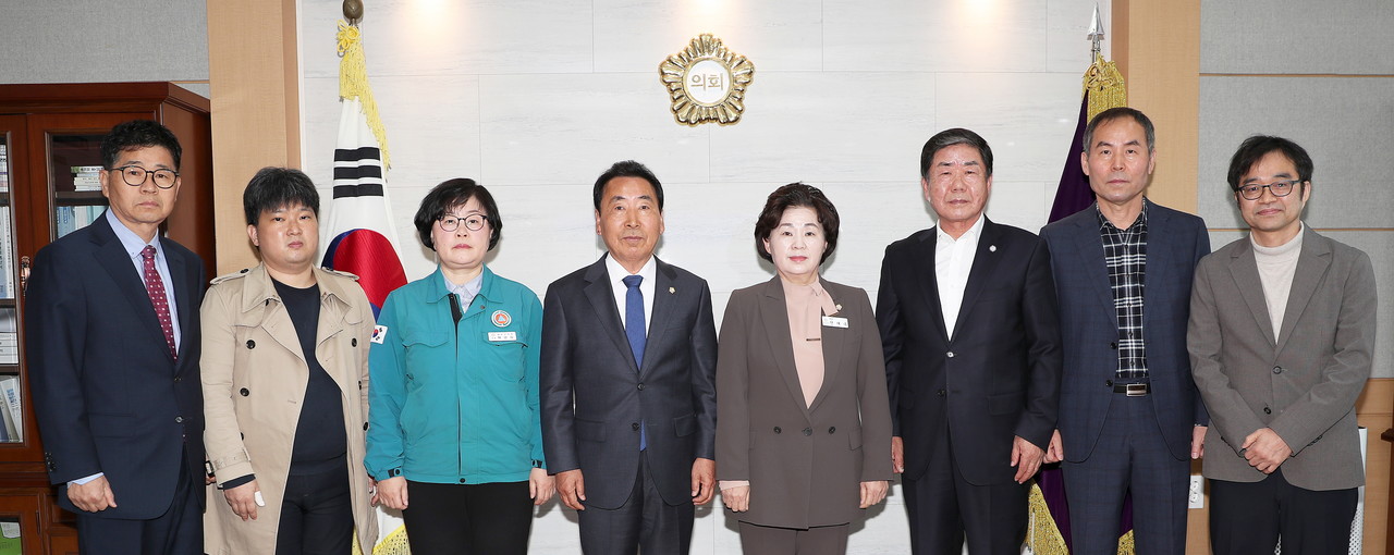 10일 충남 태안군의회가 의장실에서 2024년 회계년도 결산검사위원 위촉식을 갖고 있다(사진/태안군의회 제공)