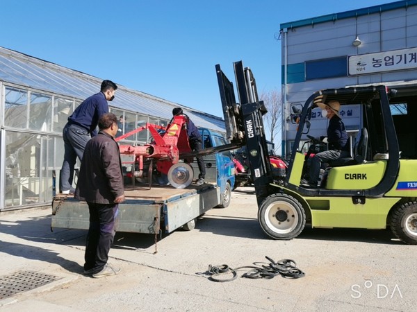 농업인 경영 안정에 팔 걷은 익산시=농기계 임대(사진=익산시 제공)
