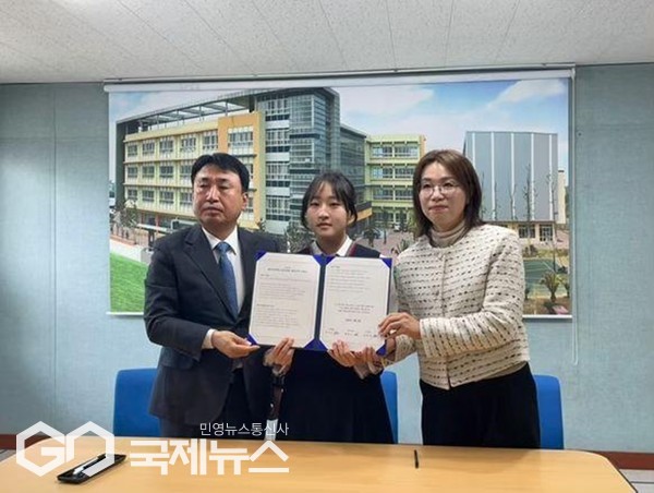 제주서중학교는 지난 9일 전교생과 교직원이 함께 참여한 가운데 ‘학교문화 책임규약 서명식과 학교폭력 예방교육’을 실시했다.[사진=제주서중학교]