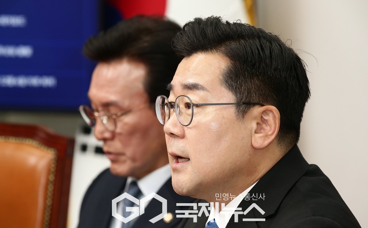 ▲박찬대 당대표 직무대행 겸 원내대표는 14일 오전 국회에서 최고위원회의를 주재하며 압도적 대선 승리로 희망의 대한민국을 만들기 위해 최선을 다할 것이라고 밝히고 있다./사진=원명국 기자