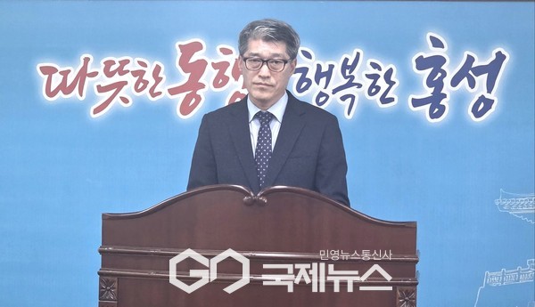 16일 홍성군청 행정홍보지원실에서 열린 군정홍보 브리핑에서 이순광 건설교통과장은 내포신도시 불법주정차 단속 시행에 대해 상세히 설명했다/박의규 기자