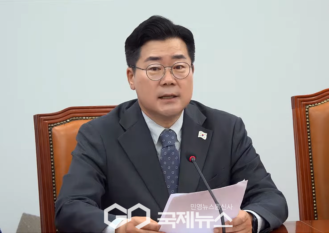 ▲박찬대 더불어민주당 대표 직무대행 겸 원내대표는 17일 오전 국회에서 정책조정회의를 주재하며 미국 관세 협상은 차기 정부가 협상에 나서야 한다는 취지로 모두발언을 하고 있다./사진=이용우 기자