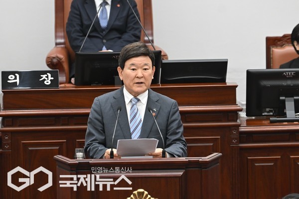 김광수 제주도교육감은 추경안 의결에 따른 인사말을 통해 “이번 추경안은 어려운 재정 여건을 감안해 꼭 필요한 곳에 예산을 편성했다”며 “이번 추경 예산안 의결을 계기로 한 푼의 예산도 낭비함이 없이 투명하고 효율적으로 집행해 우리 아이들이 더 나은 미래를 설계할 수 있도록 모든 노력을 다해 나가겠다”고 밝혔다.[사진=제주도의회]