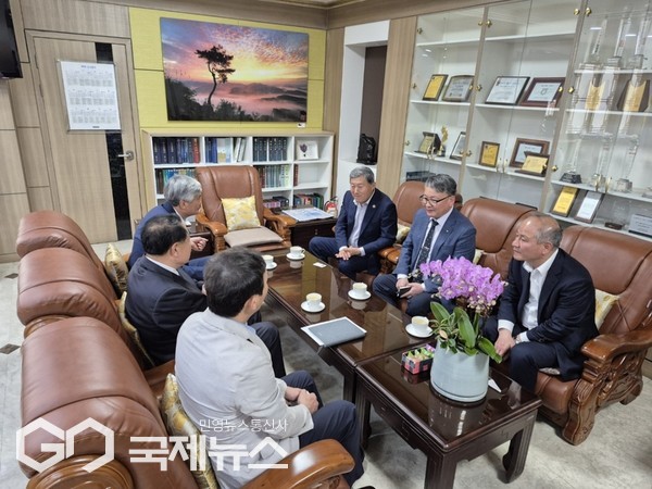 김완근 제주시장은 가에 실질적인 도움을 줄 수 있도록 유통 과정을 간소화하고 판로를 확대하기 위해 광주와 전라권 농협 6곳을 방문중에 있다.[사진=제주시]