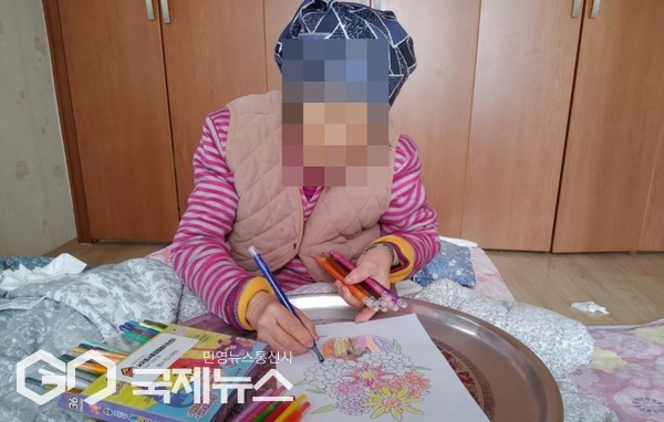 서귀포시가 지역 내 치매 어르신의 인지 기능 향상과 일상생활 유지 능력 강화를 위해 운영중인 ‘두뇌튼튼’ 서비스 대상자를 모집하고 있다.[사진=서귀포시청]