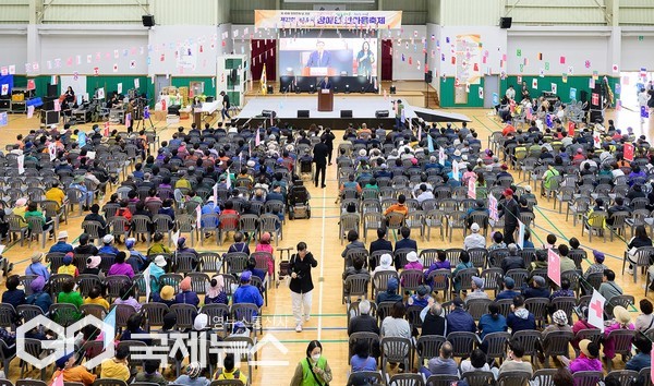 서귀포시는 지난 24일 제주공천포전지훈련센터 다목적체육관에서 열린 ‘제23회 서귀포시 장애인 한마음 축제’를 1,000여 명의 시민과 장애인, 복지 관계자들이 함께한 가운데 성황리에 마무리했다.[사진=서귀포시]