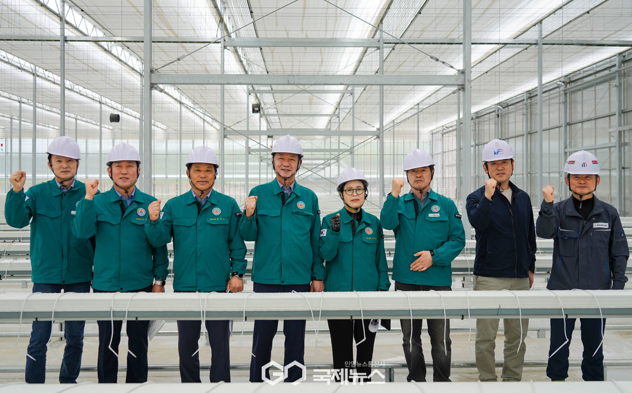 (제공=영천시의회) 지역특화임대형스마트팜 현장점검에 나선 산업건설위원회