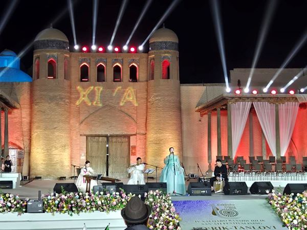 27일 밀양아리랑예술단이 2025 제4회 바크쉬 국제 예술축제 국제경연대회에서 Memory of My Arirang 공연을 펼치고 있다.