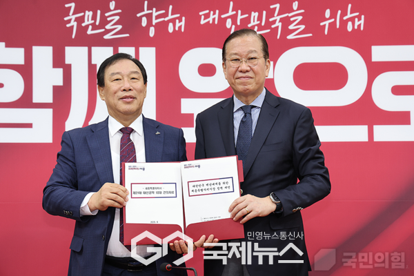 ▲30일 오전 서울 여의도 국회 회의실에서 권영세 비상대책위원장이 최민호 세종시장을 면담 사진=국민의힘