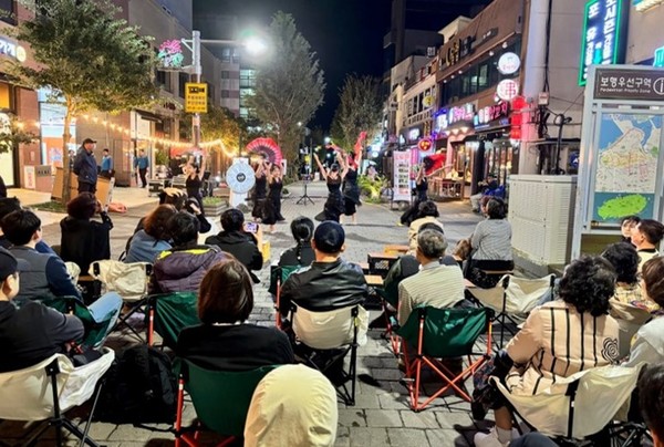 명동로~이중섭거리 중심 축에는 21억원을 들여 상권활성화 사업을 위해 경관조형물 설치, 도로·시설물 정비, 지역상권 거버넌스 구축 및 환경개선 사업을 통해 특색있는 예술 상권 거리를 조성할 방침이다.[사진=서귀포시청]