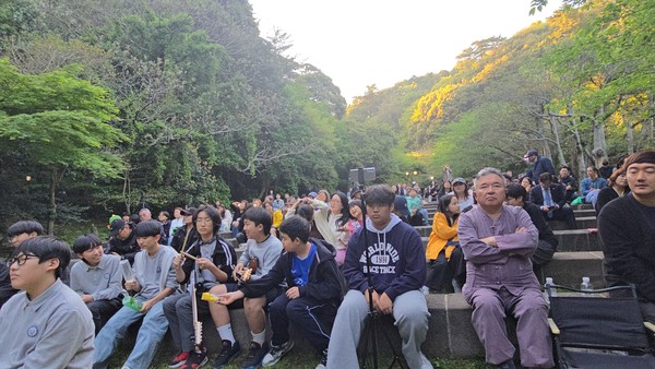 원도심 문화페스티벌은 2억2500만원을 들여 7월부터 총 60회 걸쳐 청소년 동아리, 문화예술단체, 도립예술단 등이 함께 꾸리며, 이번에 새롭게 조성된 차 없는 거리에서 열린다.[사진=서귀포시청]