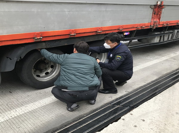 인천시가 불법 자동차에 대한 단속을 하고 있다. (사진=인천시)