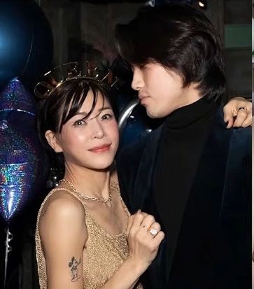 '싸이월드 스타' 강희재, 19살 연하 남친 공개...나이·프로필은?