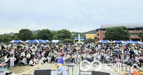 의령군은 1천여명의 어린들과 학부모들이 참여한 가운데 제103회 어린이날 행사를 성대하게 개최했다.