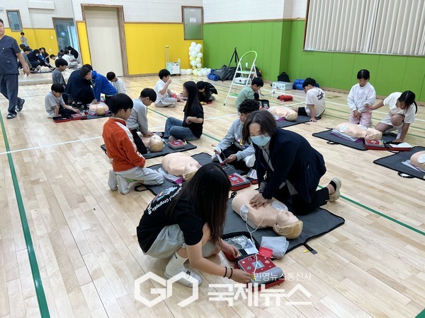 경기도의료원 포천병원, 지현초등학교 연계 ‘찾아가는 심폐소생술 교육’ 실시.(사진제공.포천병원)